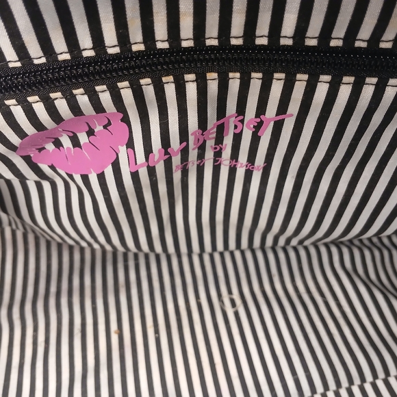 Betsey Johnson Blue Floral Quilted Travel Bag - Picture 13 of 16